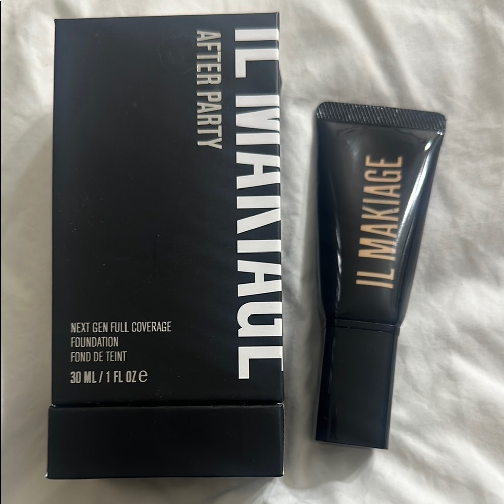 IL MAKIAGE After Party Foundation in Black Packaging